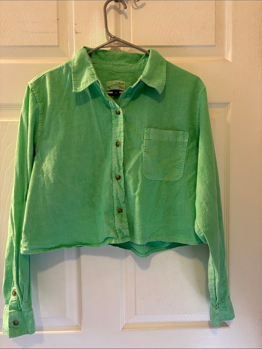 Universal Thread Medium Bright Green long sleeves buttons chest sleeves half top